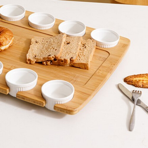 صينية خشب مع اوعية سيراميك