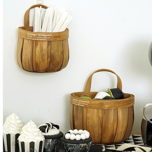 سلة تزيين خشبية صغيرة