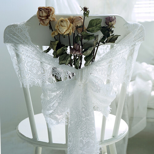 مفرش طاولة دانتيل