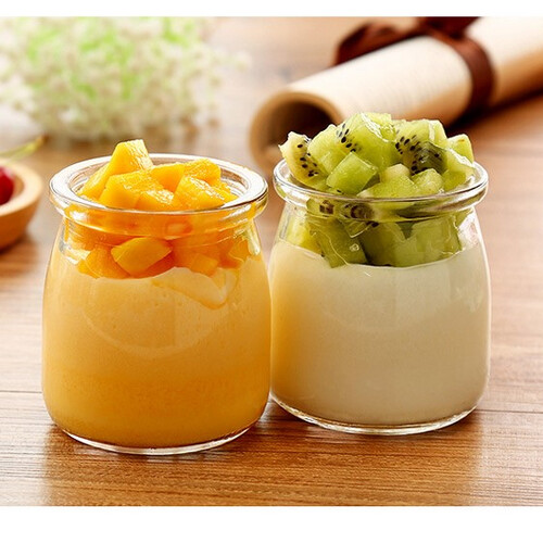 وعاء زجاج مع غطاء بلاستيك