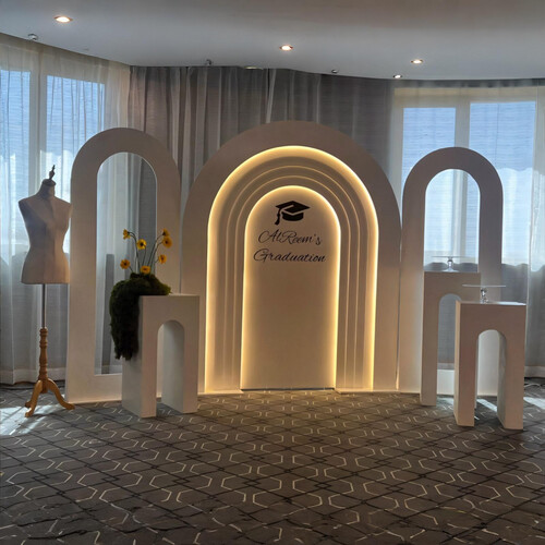 أقواس تخرج أنيقة بالورد الأصفر - رقم 2079