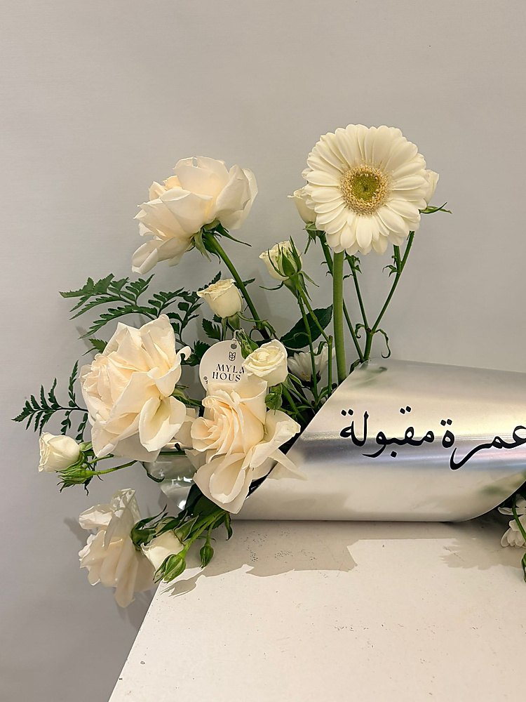 أناقة الورد باللون الأبيض - رقم 3224