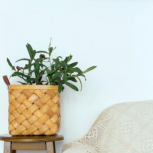 سلة منسوجة للزينة