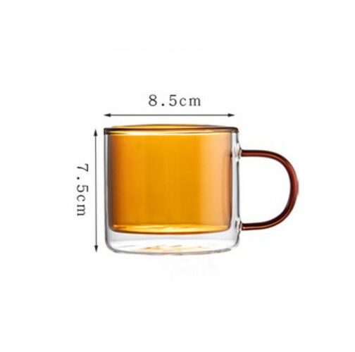 كوب زجاج شفاف باللون البني