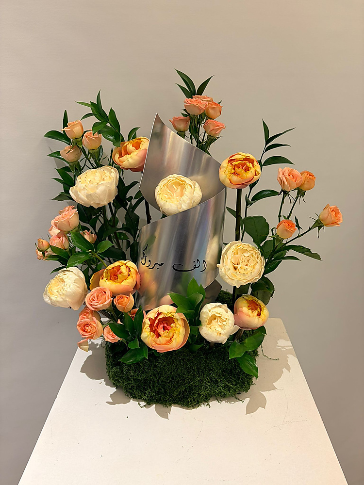 أناقة الورد باللون الوردي والأبيض - رقم 3225