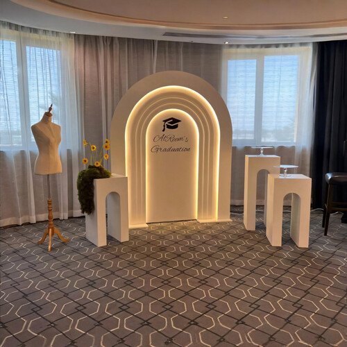 أقواس تخرج أنيقة بالورد الأصفر - رقم 2079