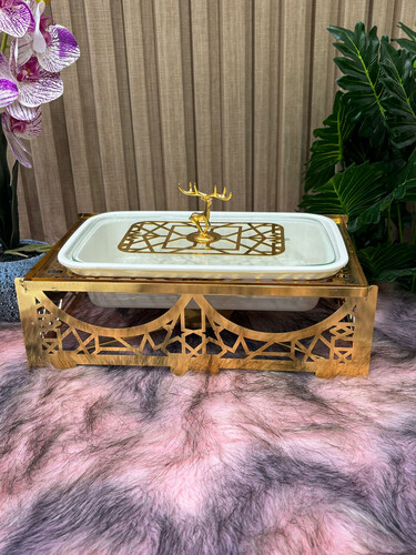 Porcelain heater with gold base and lid