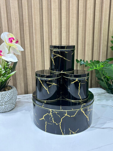 Marble iron cans of different sizes
