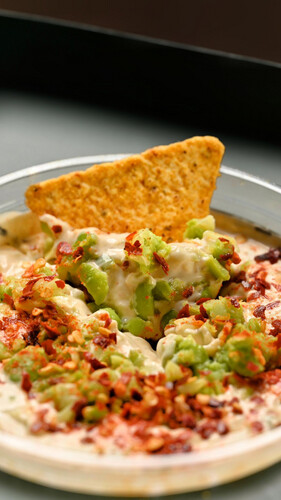 تغميسة الإدمامي الحارة مع الجبن