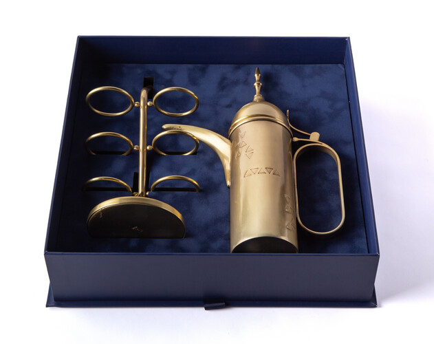 sadu design gold dallah & cup holder in gift box