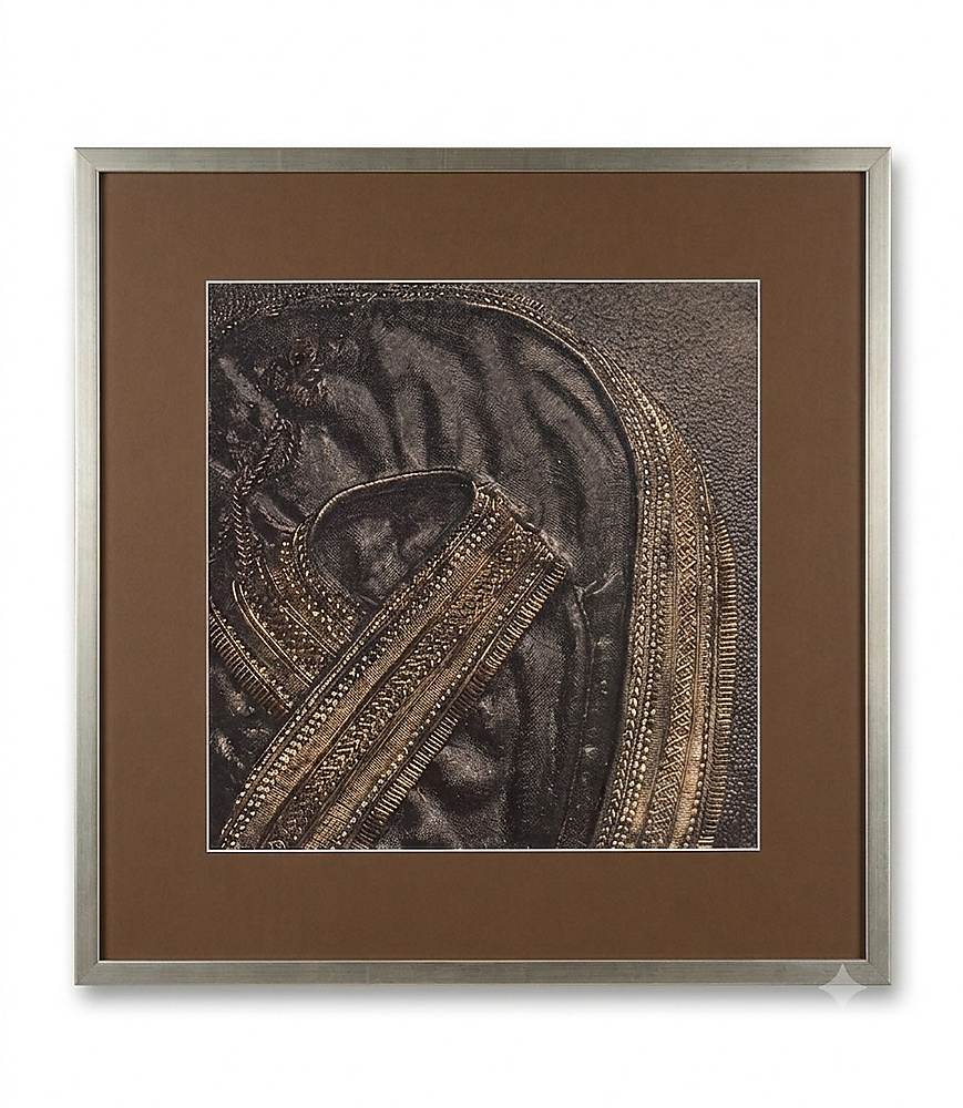 canvas painting of a bisht in silver frame