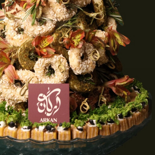 Pyramid bevels5 dozenLayered lettuce and cheese tortilla with arkan plate,