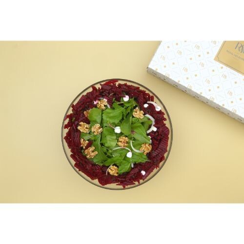 Rocca salad with beetroot and goat cheese