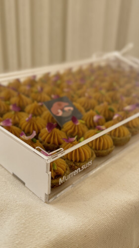 صينية المناسبات. Caramel