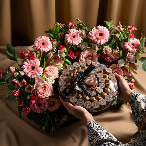 Flower arrangement and cocoa tray 5