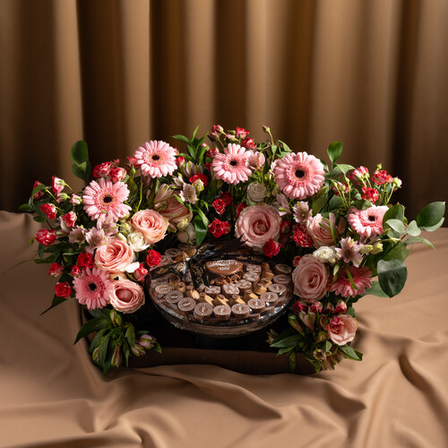 Flower arrangement and cocoa tray 5