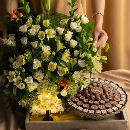 Classic cocoa tray with roses