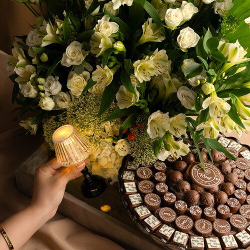 Classic cocoa tray with roses