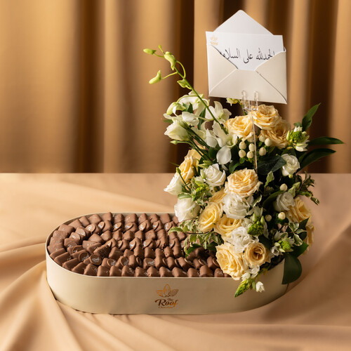 Cocoa The Roof with a natural rose arrangement 1