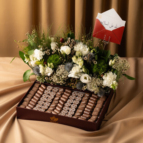 Cocoa The Roof with a natural rose arrangement 3