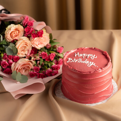 bouquet of roses with a cake 3