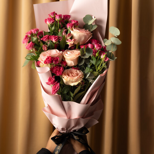 bouquet of roses with a cake 3