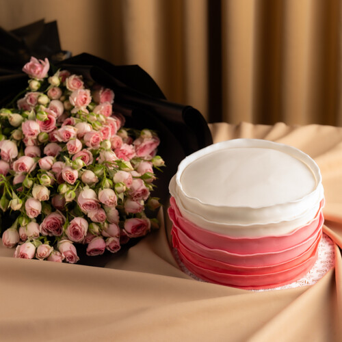 bouquet of roses with a cake 6