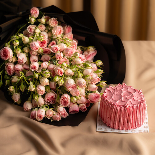 Bouquet with mini cake 7