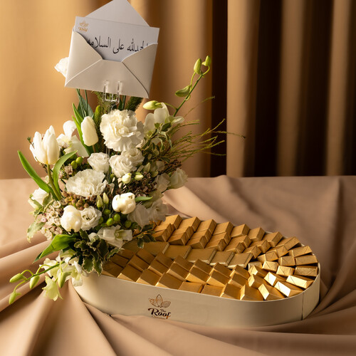 Cocoa The Roof with a natural rose arrangement 5