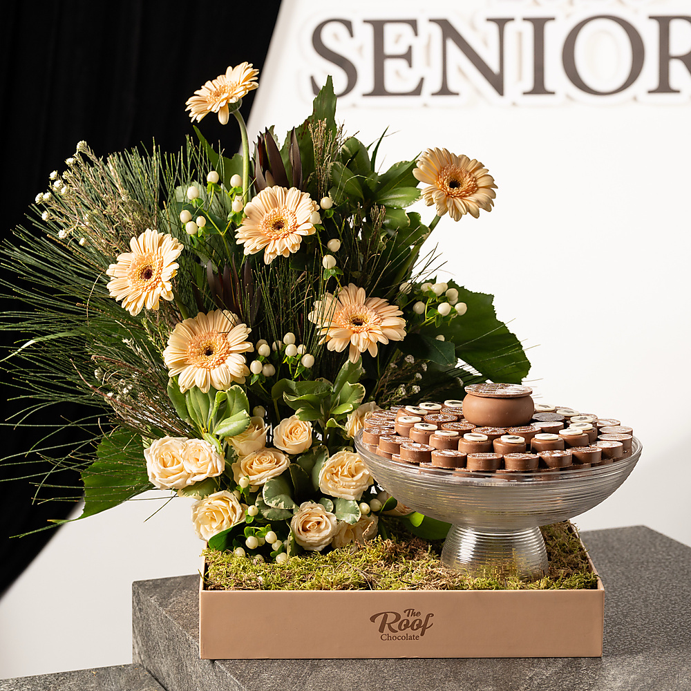 Graduation chocolate tray with rose  4