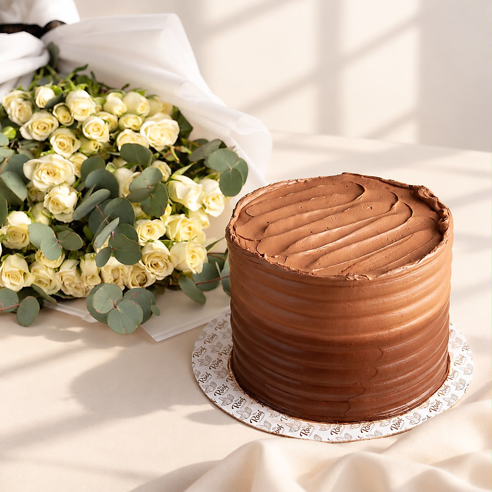 bouquet of roses with a cake 5
