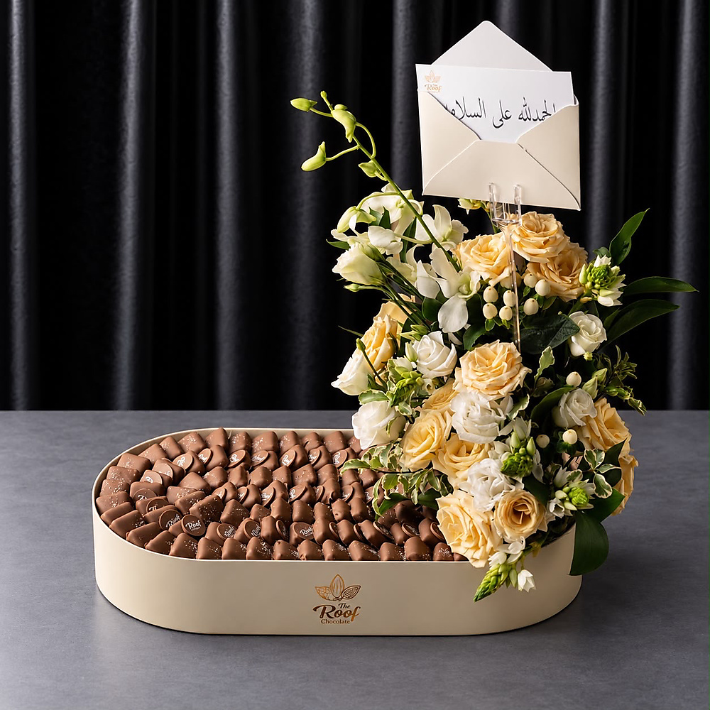 Cocoa The Roof with a natural rose arrangement 1