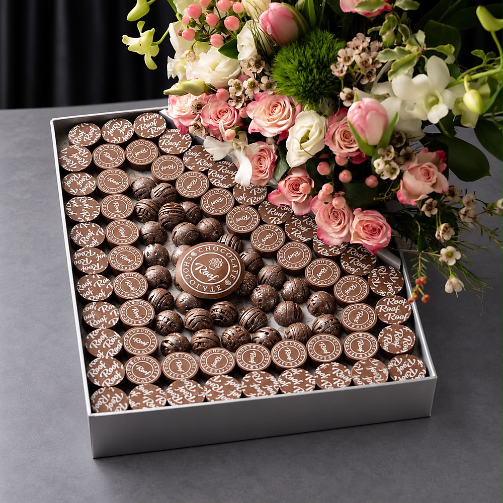 Cocoa The Roof with a natural rose arrangement 2