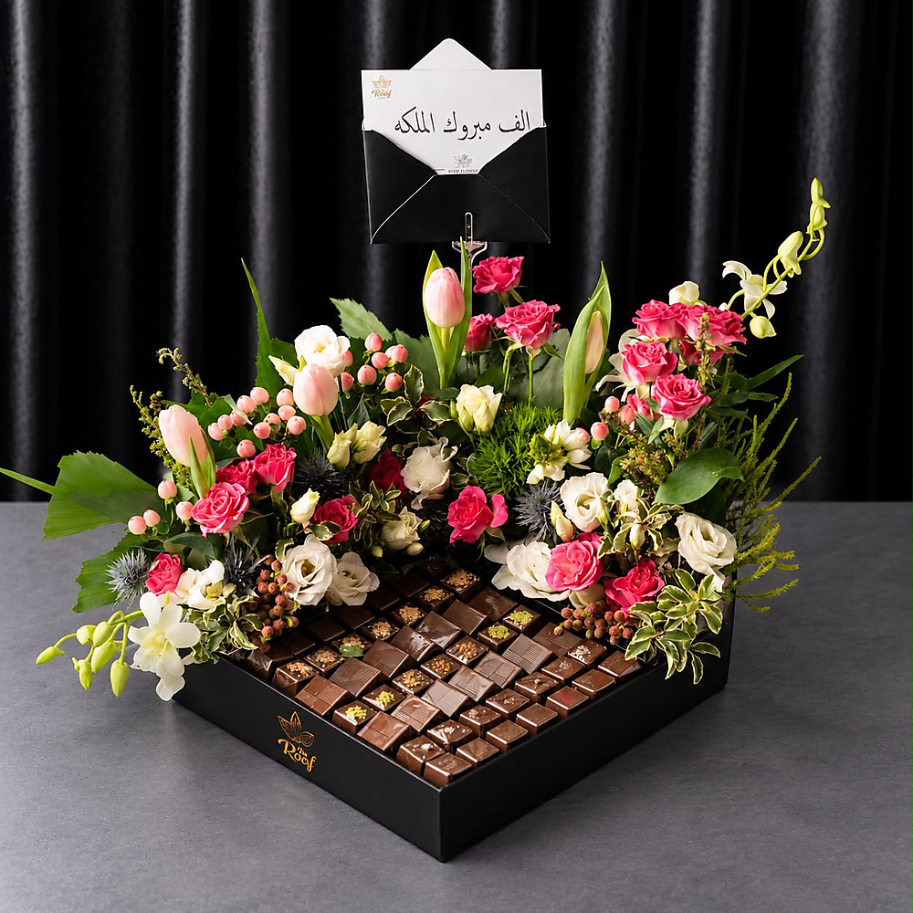 Cocoa The Roof with a natural rose arrangement 6