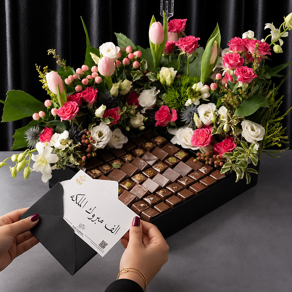 Cocoa The Roof with a natural rose arrangement 6