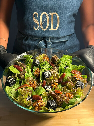 سلطة التمر و جبنة الفيتا