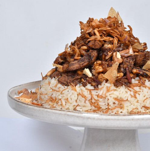 فتة مسخن دجاج مع أرز الشعيرية