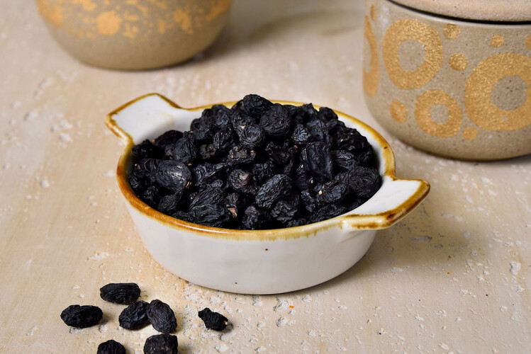 BLACK RAISINS
