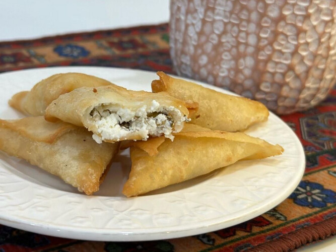 Frozen Sambosa White Cheese With Mint 50 Pieces