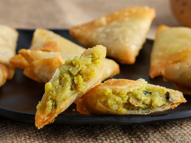 Frozen Vegetable Samosa 50 Pieces