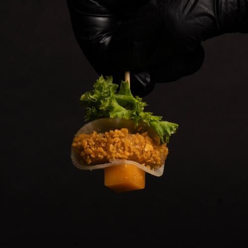 Crystal Tray contains 100 pieces of ( types of cuba - chicken taco - tortilla with mayonnasre)