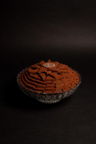 Crystal tray contains 220 pieces of brownies triangle