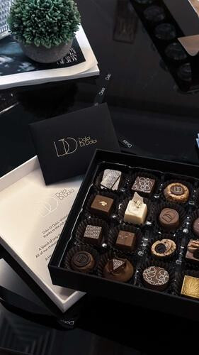 Box  Samll contains 16 pieces of chocolates