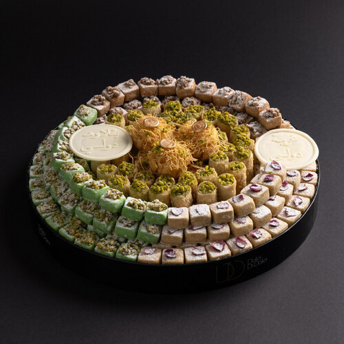 black box ( 6 pieces kunafa , 27 pieces baklava , 170 pieces ghurayba )