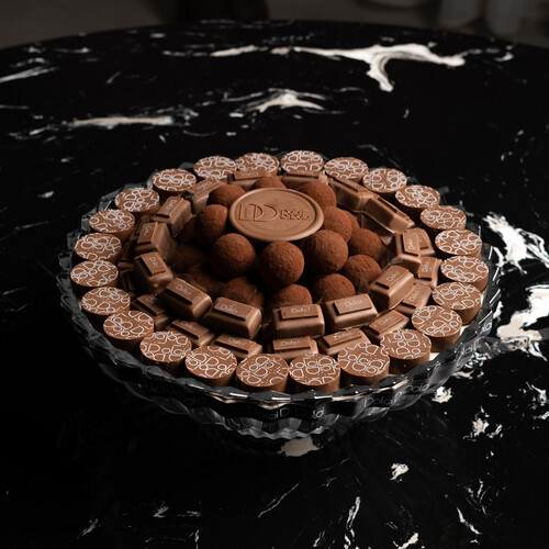 crystal tray chocolate flavors ( hazelnut praline - rahash cracker - dammi )