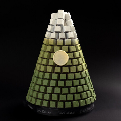 ombre pyramid medium