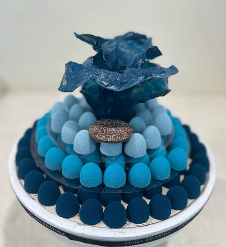 Blue ombre with center piece in black box
