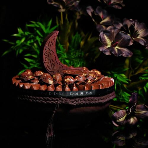 tray phakhar ramadan qamareddin khushaf chocolate with dalla centerpiece