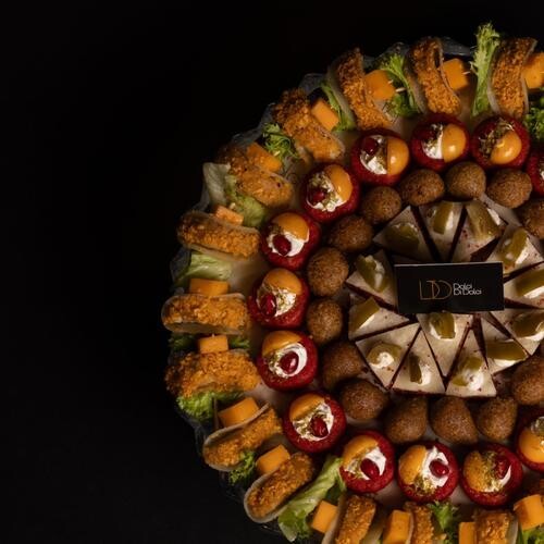 Crystal Tray contains 100 pieces of ( types of cuba - chicken taco - tortilla with mayonnasre)