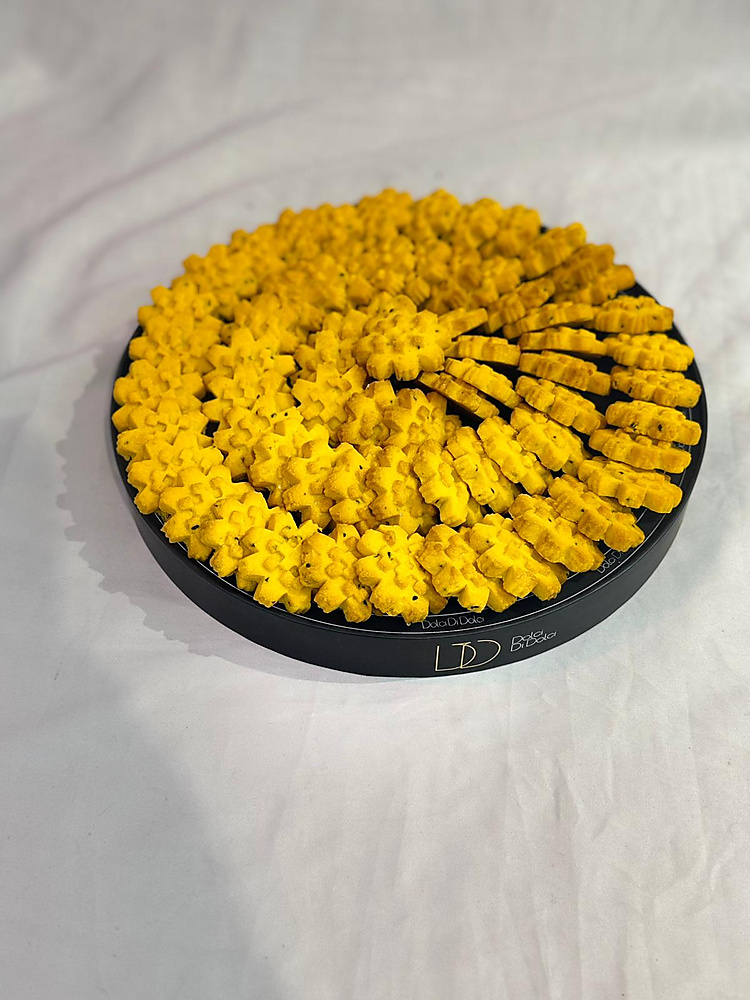 Al-Arfaj Flower Salted Cokies Tray